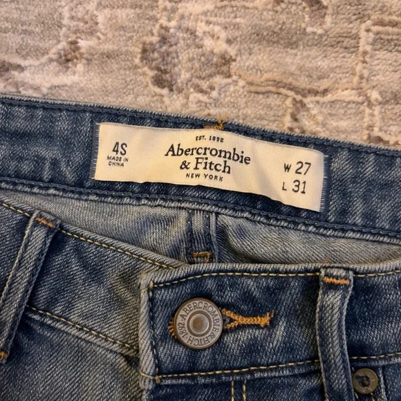 Abercrombie & Fitch Light Wash Bootcut Flare Jeans - Picture 6 of 6